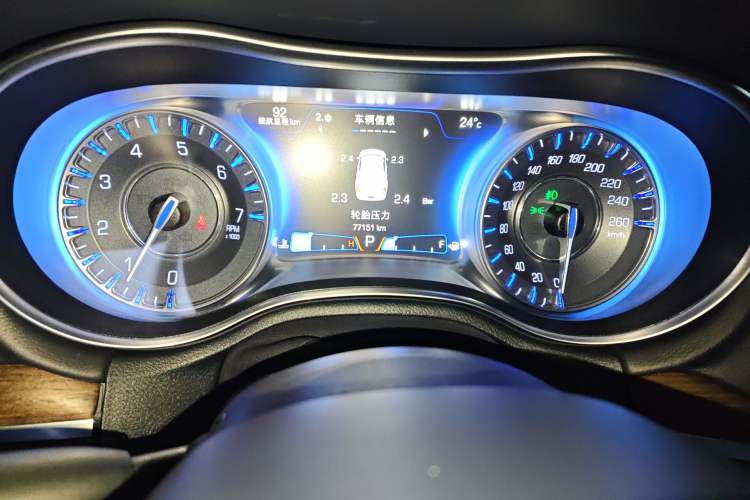 Used Chrysler 300C 2016 3.0L Supreme Edition Odometer Close Up