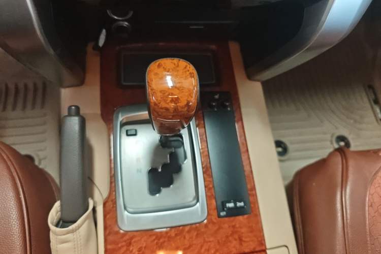 Used Toyota Land Cruiser 2012 4.0L Automatic VX Gear Lever