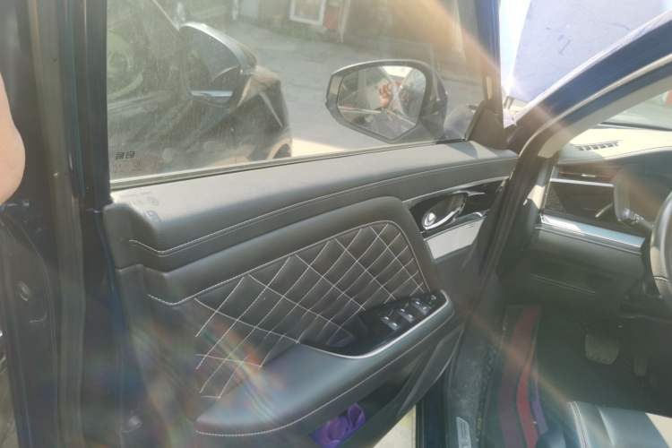 Used Venucia Star 2020 260T Automatic 48V Mild Hybrid Turbocharged Starry Edition
