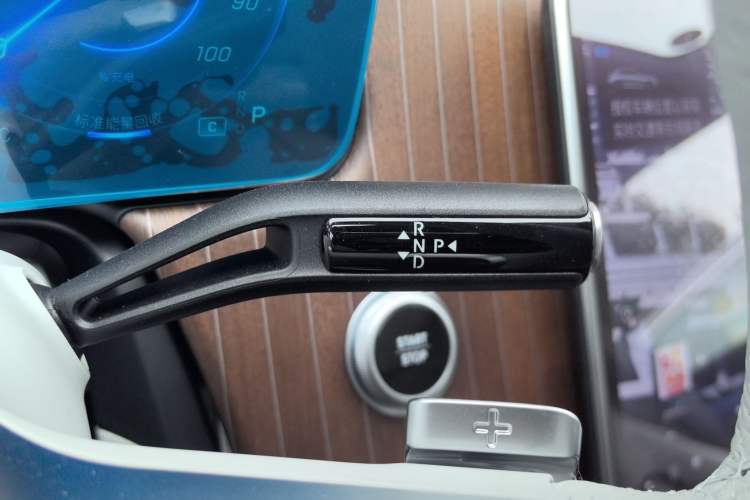 Used Mercedes-Benz EQE 2025 500 4MATIC Pioneer Edition Gear Lever