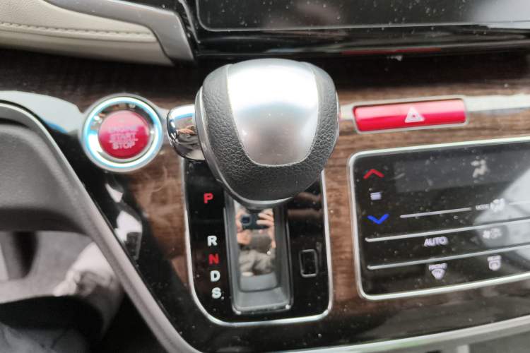 Used Honda Odyssey 2015 2.4L Luxury Edition
