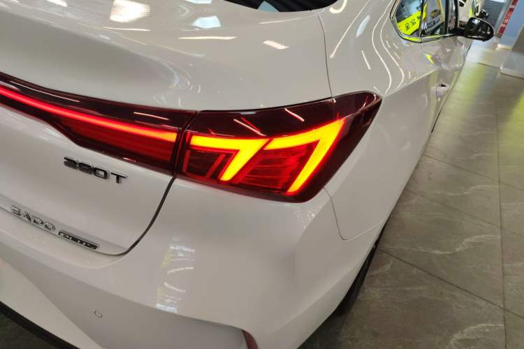 Used CHANGAN Eado 2023 Changan Edition PLUS Blue Whale NE 1.4T GDI DCT Prestige Version
