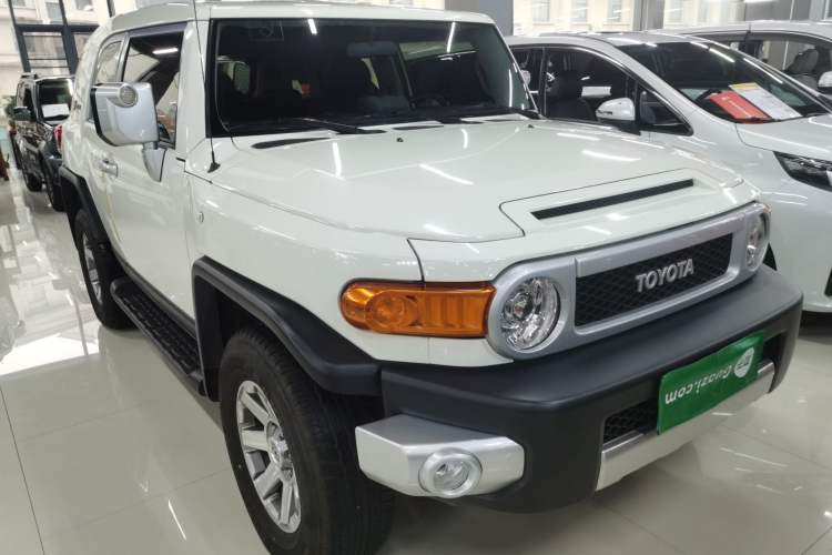 Used Toyota FJ Cruiser 2022 4.0L GX-R Dual Fuel JBL Middle East
