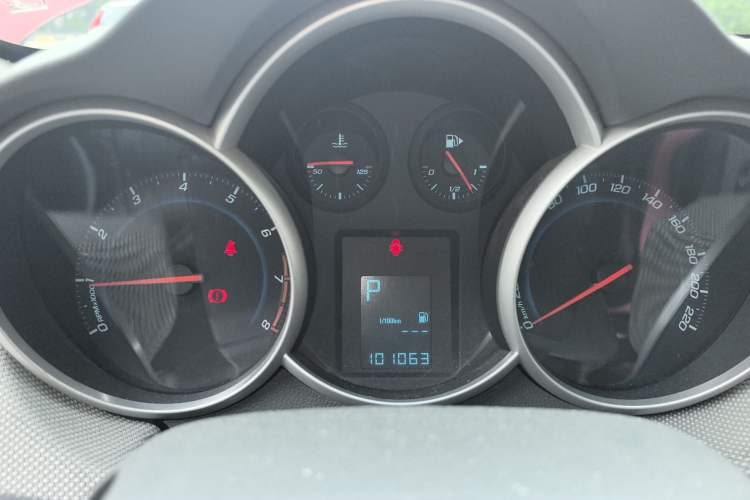 Used Chevrolet Cruze 2013 1.8L SE AT Instrument Cluster