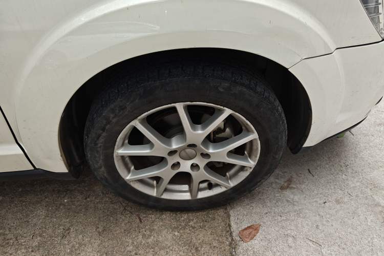 Used Dodge Journey 2013 2.4L Two-Wheel Drive Luxury Version