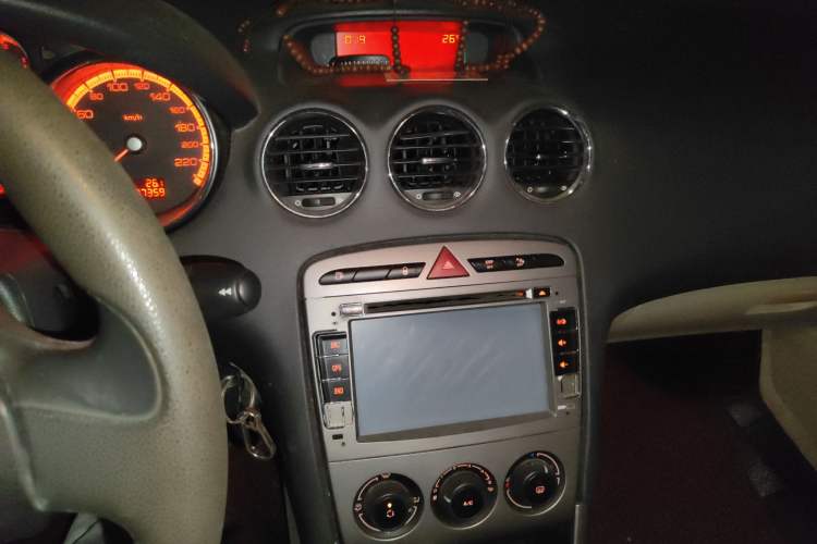 Used Peugeot 408 2011 2.0L Automatic Comfort Edition
