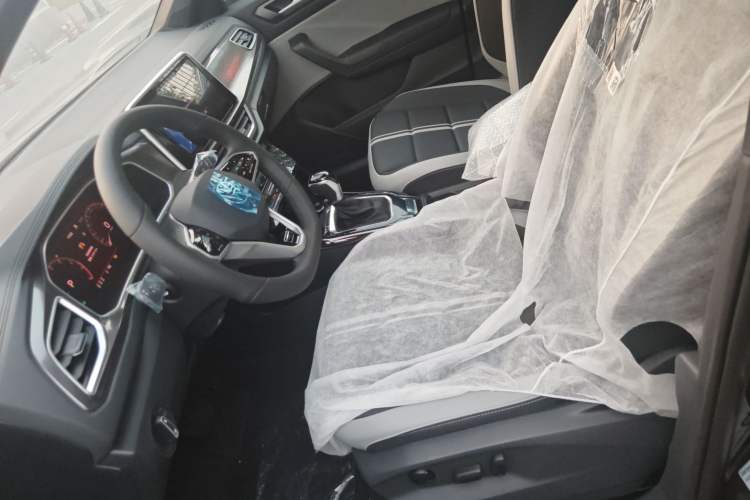 Used Volkswagen T-ROC 2025 Facelifted 300TSI DSG Two-Wheel-Drive Starlight Edition