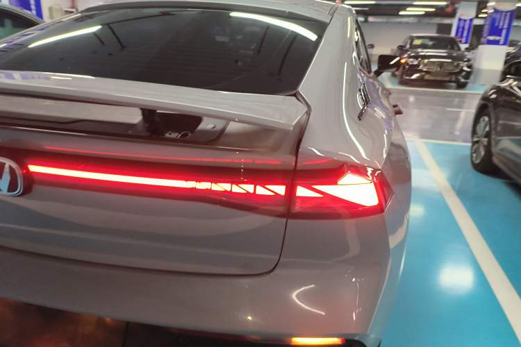 Used Changan UNI-V 2023 1.5T Prestige Model
