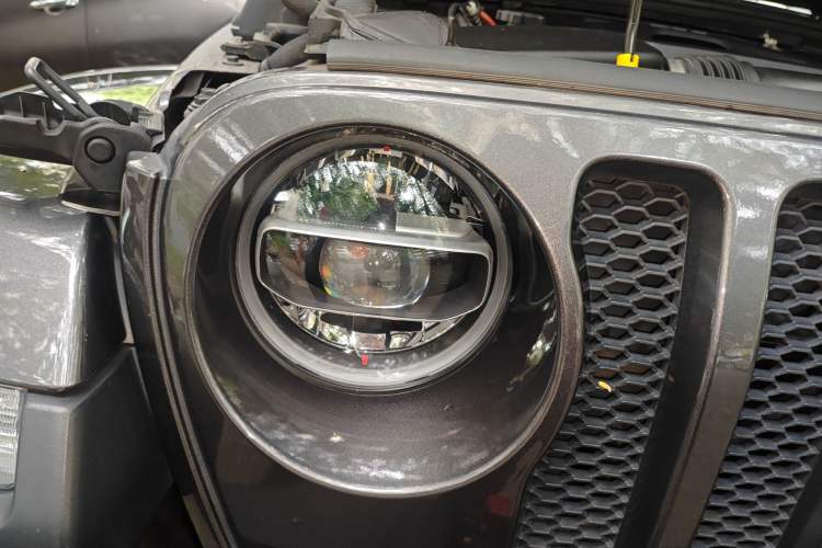 Used Jeep Wrangler 2019 2.0T Sahara Four-Door Version China VI Emission Standard
