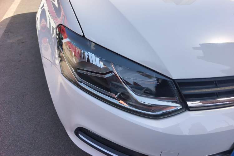 Used Volkswagen Polo 2014 1.6L Automatic Comfort Edition Right Front Headlight