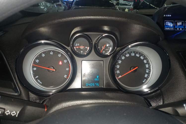 Used Buick Encore 2014 1.4T Automatic Two-Wheel Drive Urban Elite Model Instrument Cluster