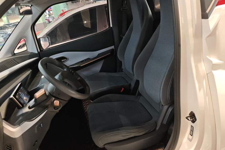 Used Baojun E200 2020 305KM Smart Drive Version Left Rear Seat