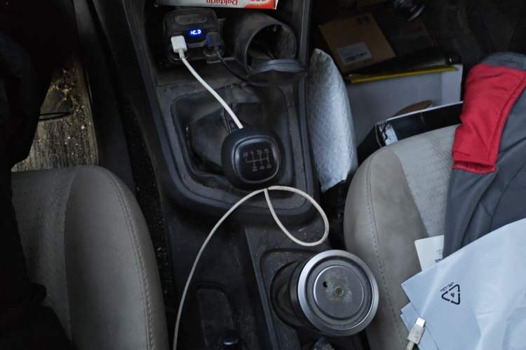 Used Wuling Hongguang V 2022 1.5L Jingqu Edition Enclosed-Window Vehicle with Hydraulic Power Steering LAR