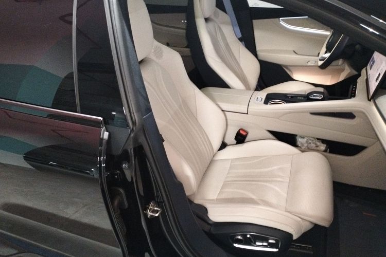 Used Zeekr 001 2026 95° All-Wheel-Drive Max Edition Right Front Seat