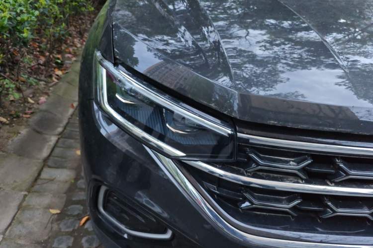 Used Volkswagen Tayron 2024 330TSI Two-Wheel Drive Luxury Plus Advanced Version Right Front Headlight