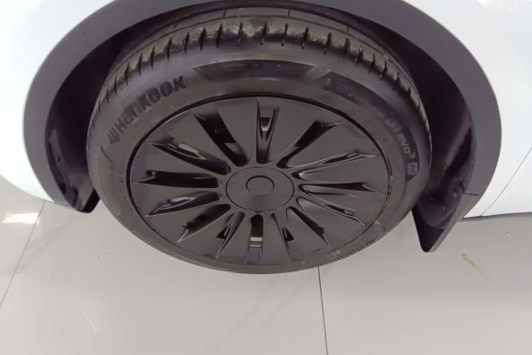 Used Tesla Model Y 2021 Standard Range Rear-Wheel Drive Version Left Front Wheel Hub