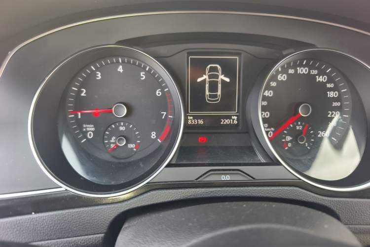 Used Volkswagen Magotan 2018 330TSI DSG Advanced Model Odometer Close Up