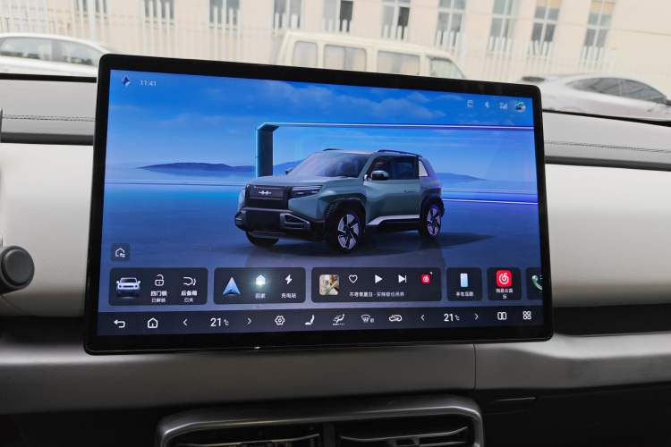 Used Formula Leopard Titanium 3 2025 501KM All-Wheel Drive Intelligent Driving Ultra Version Audio And AC Panel