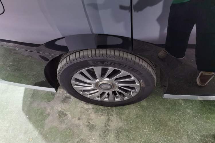 Used GAC Trumpchi M8 2023 Zongshi Series Dual-Motor YuZun Edition Right Rear Wheel Hub