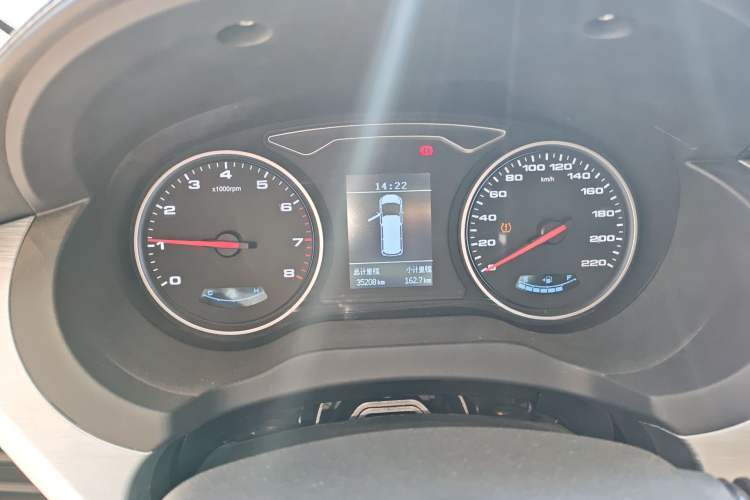 Used JAC Refine M3 2022 1.8L 7-seat Standard Edition Instrument Cluster