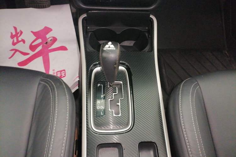 Used Mitsubishi Outlander 2019 2.0L Two-Wheel Drive Comfort Edition 7 Seats China V Emission Standard