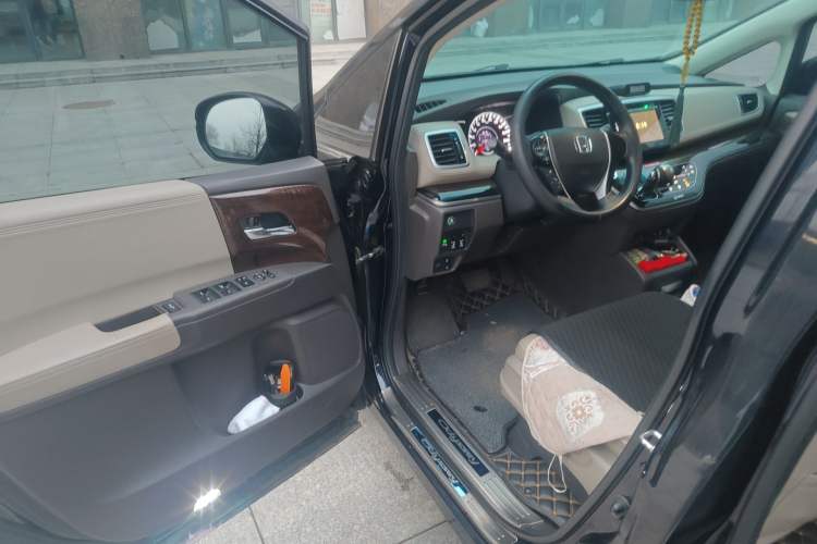 Used Honda Odyssey 2015 Revised 2.4L Luxury Edition Driver Seat