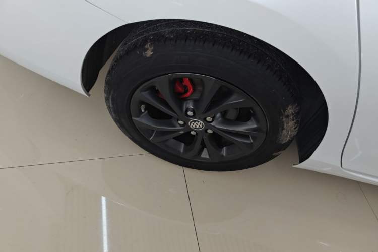 Used Buick Verano 2023 Pro GS Hunter Wind Edition Right Rear Wheel Hub