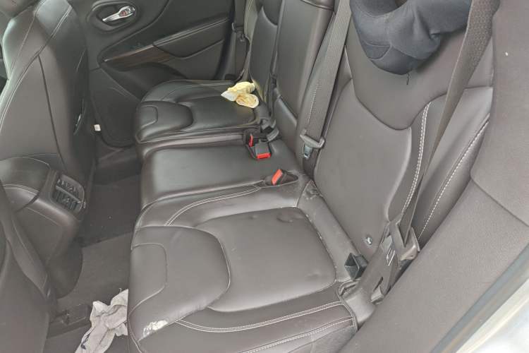 Used Jeep Cherokee 2016 2.0L Superior Edition