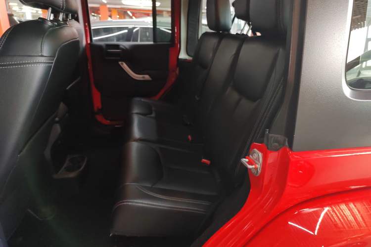 Used Jeep Wrangler 2015 3.0L Sahara Four-Door Comfort Edition