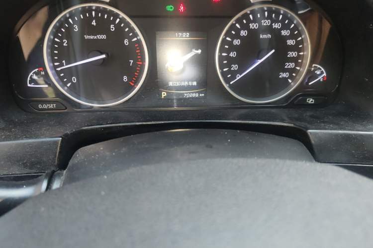 Used Geely Auto Emgrand GT 2015 1.8T Flagship Model Odometer Close Up