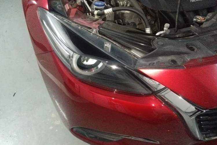 Used Mazda 3 Axela 2017 Sedan 2.0L Automatic Flagship Model China V Standard Right Front Headlight