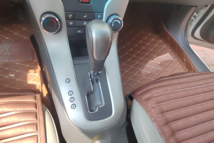 Used Chevrolet Cruze 2012 1.8L SE AT Gear Lever