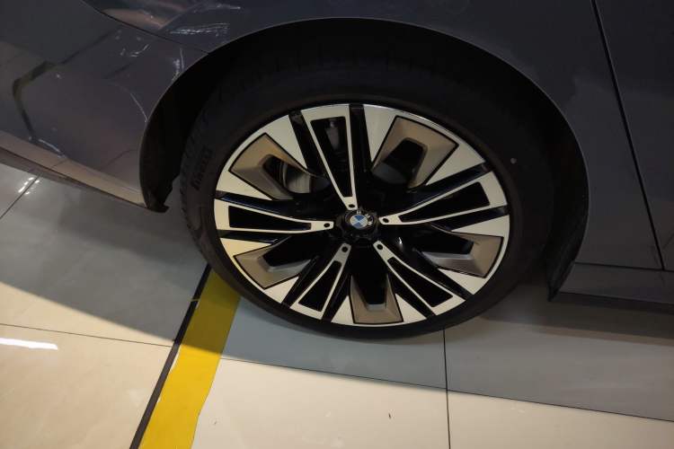 Used BMW 5 Series 2024 530Li Luxury Edition M Sport Package
