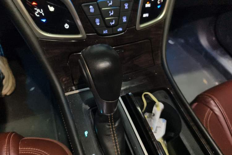 Used Buick LaCrosse 2013 2.4L SIDI Elite Comfort Version Gear Lever