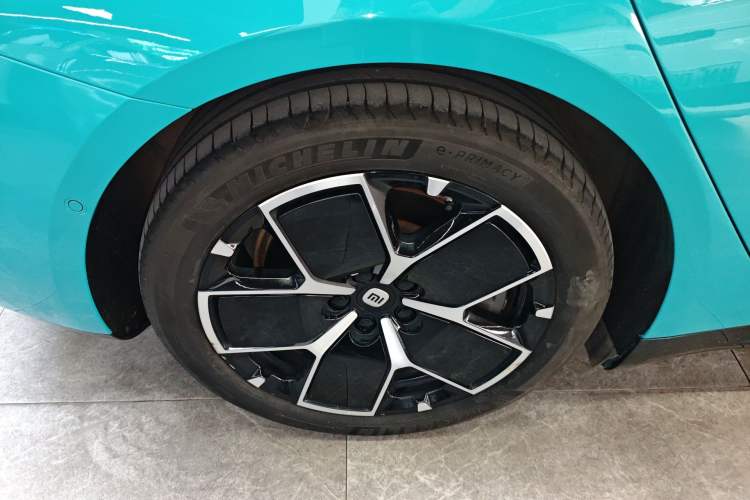 Used Xiaomi Auto SU7 2024 Rear-Drive Long-Range Intelligent Driving Version Right Rear Wheel Hub
