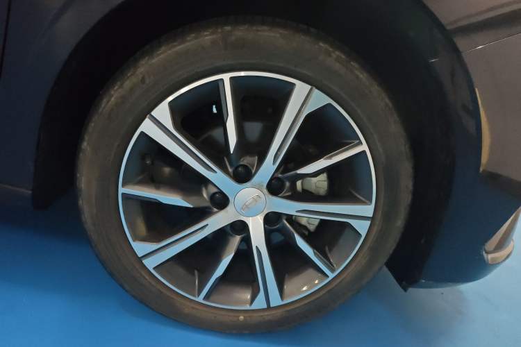 Used Geely Auto Emgrand 2022 4th Generation 1.5L CVT Luxury Model Right Front Wheel Hub