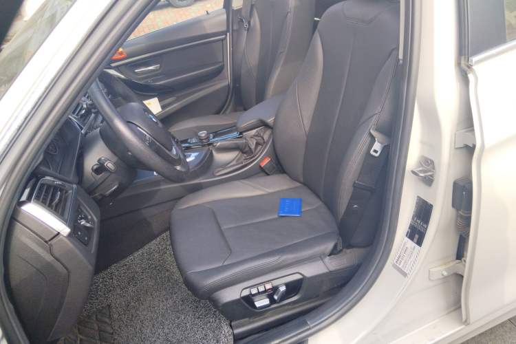 Used BMW 3 Series 2016 320Li Ambition Model
