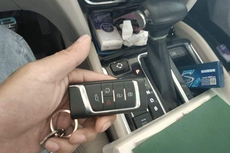 Used GAC Trumpchi GS8 2017 320T Two-Wheel Drive Luxury Smart Connectivity Version (7 Seats) Vehicle Key