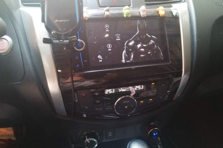 Used Nissan Terra 2018 2.5L Automatic 4x4 Flagship Edition Audio And AC Panel