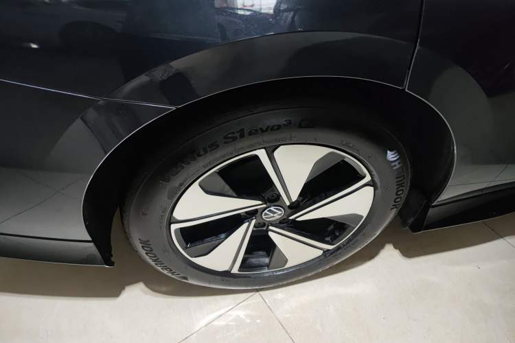 Used Volkswagen ID.7 VIZZION 2024 AIR model Right Rear Wheel Hub