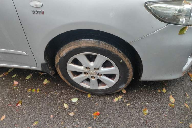 Used Toyota Corolla 2011 Commemorative Edition 1.6L Manual GL Right Front Wheel Hub
