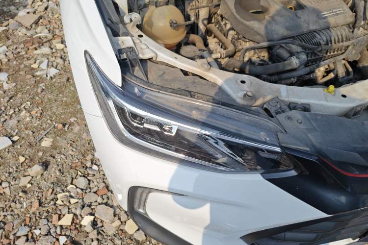 Used Chevrolet Trax 2019 Redline 325T Automatic Fun Edition China VI Standard Right Front Headlight