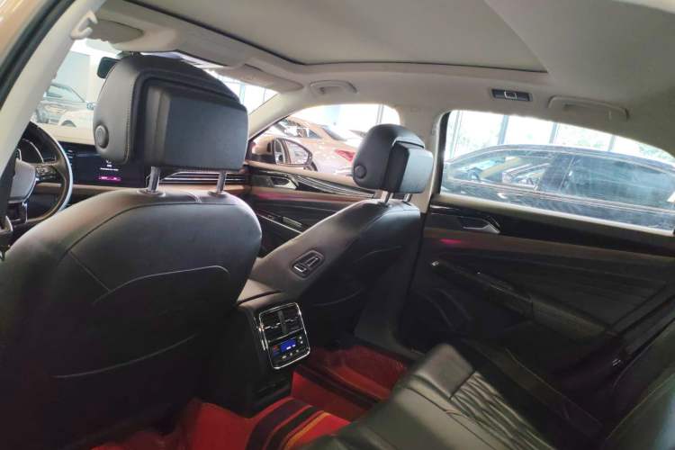 Used Volkswagen Passat 2020 330TSI Luxury Edition China VI
