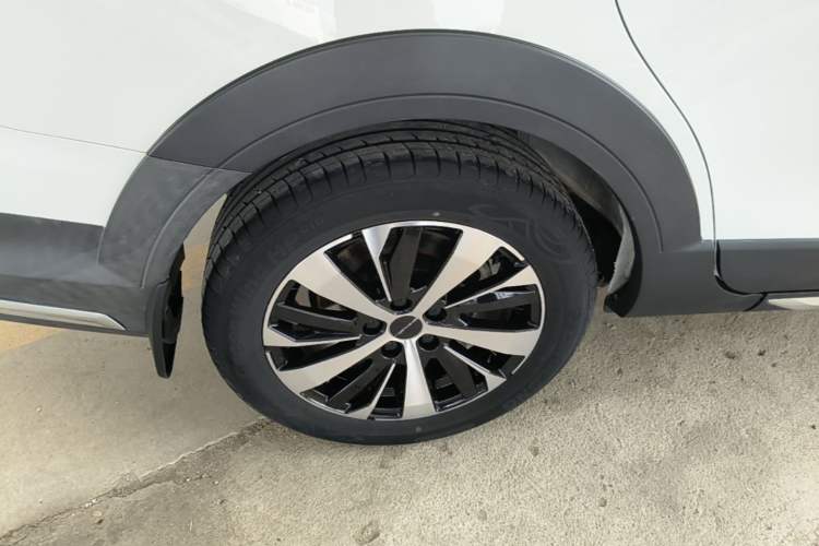 Used FORTHING SX6 2022 1.6L Manual Luxury Version – Youth Edition
