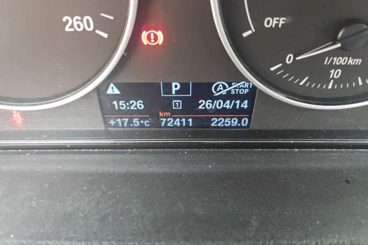 Used BMW 3 Series 2015 320Li Luxury Edition Fashion Model Odometer Close Up