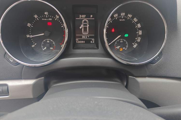 Used Skoda Yeti 2013 1.8T DSG Prestige Edition Odometer Close Up