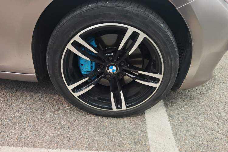 Used BMW 5 Series GT 2010 535i Leading Model Right Front Wheel Hub