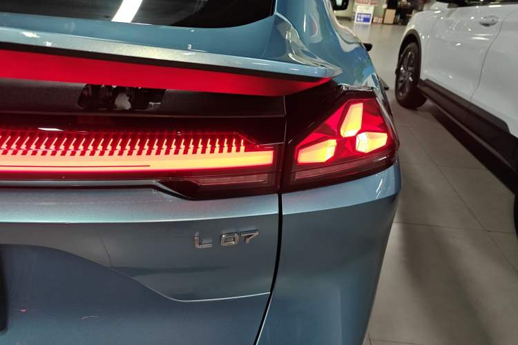 Used Deepal L07 2024 230Max Qiankun Intelligent Driving ADS SE Range-Extended Version Exterior 3