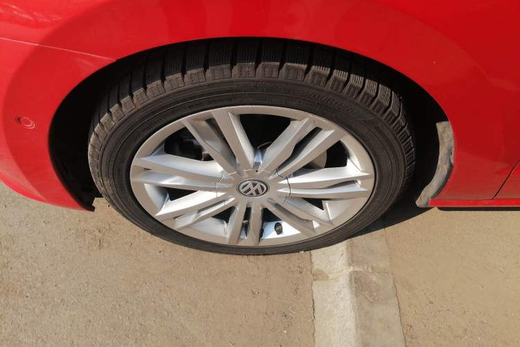 Used Volkswagen Golf Sportsvan 2016 280TSI Automatic Flagship Model Left Front Wheel Hub