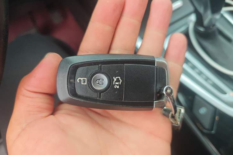 Used Ford Edge 2018 EcoBoost 245 Two-Wheel-Drive Titanium 7-Seater China VI Standard Vehicle Key